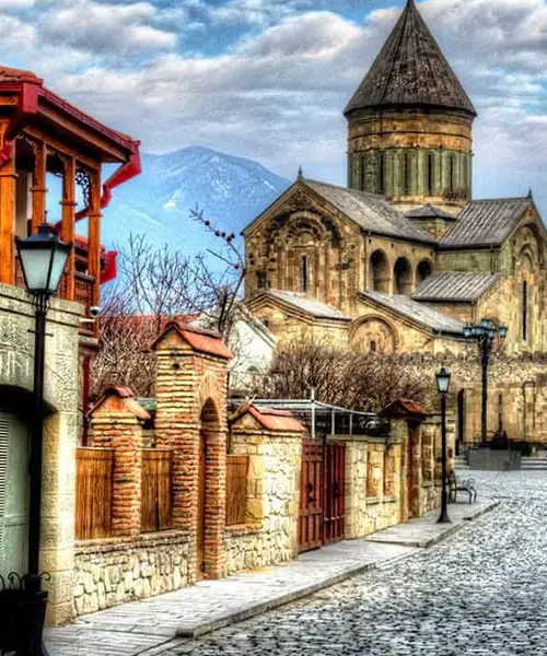 پیاده روی بر سنگفرش های 100ساله