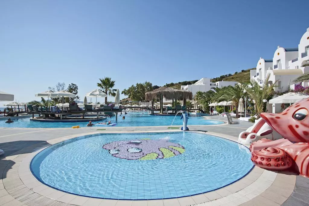 سلماکیس ریزورت