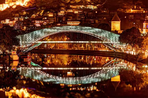 آب تنی در میان چشمه ها