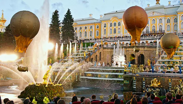 کارناوال های پیترهوف