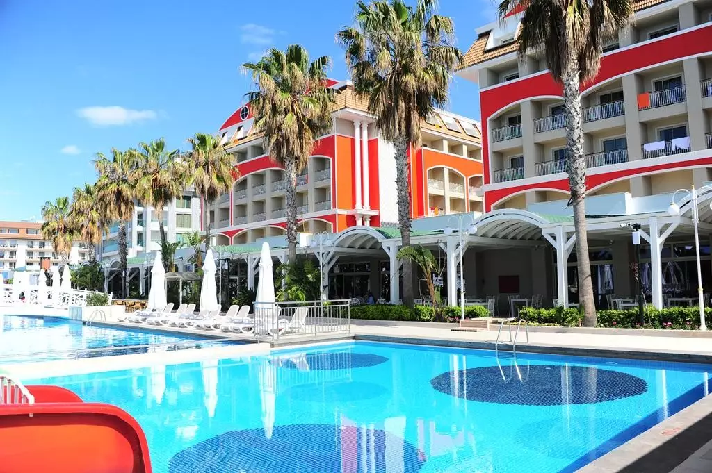 هتل اورنج کانتی ریزورت بلک