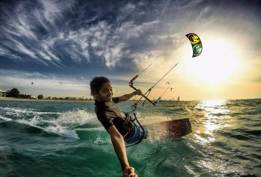 تفریحی به نام ‏Kite Surfing